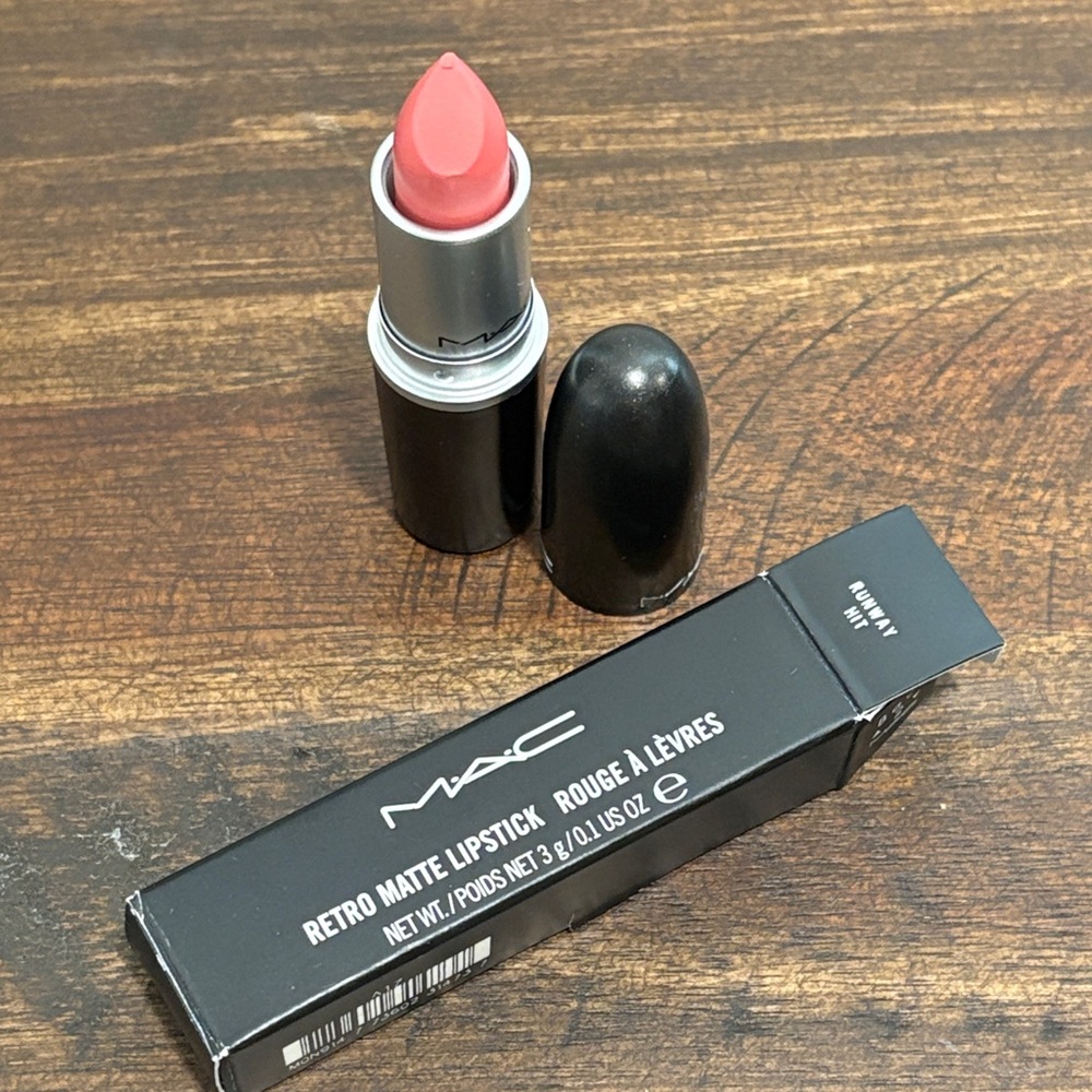 💄MAC OG RUNWAY HIT 💄 - Picture 2 of 3